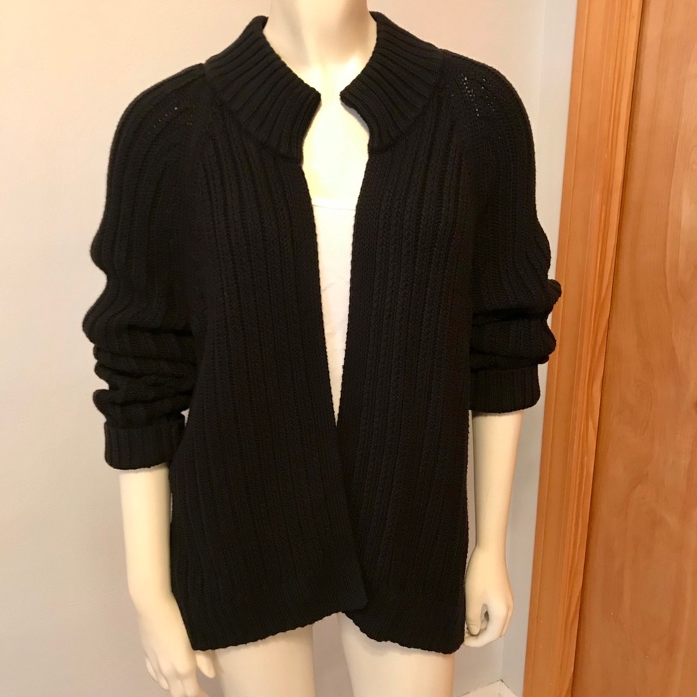 Chunky ribbed cardigan.